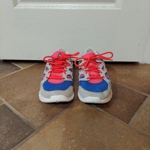 Sneakers 👟 Nike size 8.5 color pink blue